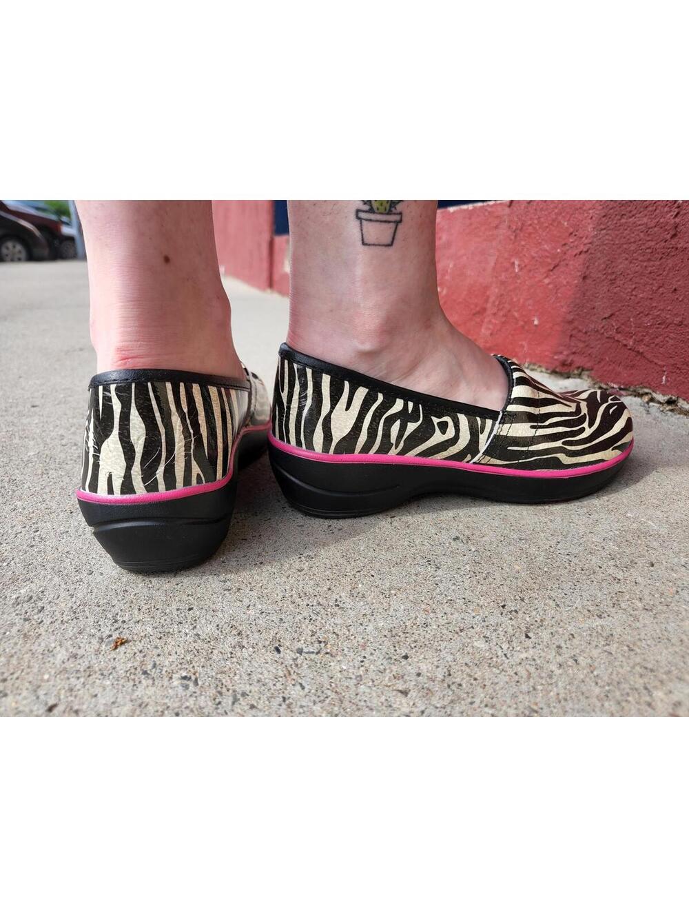 Y2K Smitten Zebra Print Comfort Clogs Pink Trim Slip-On Heels 8.5